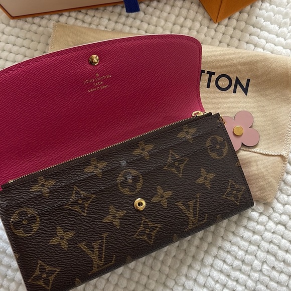 *SOLD* Limited Edition Louis Vuitton Monogram Bloom Flower Emilie Wallet Fuchsia - Picture 2 of 8